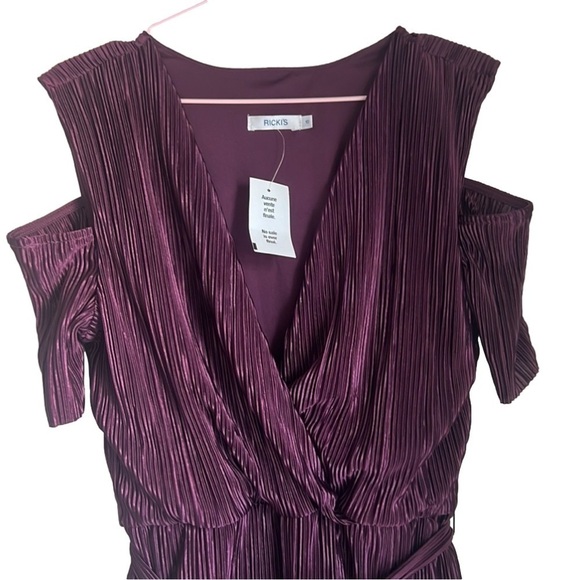 NWT Ricki’s Pleated Cold Shoulder Dress - Picture 2 of 4
